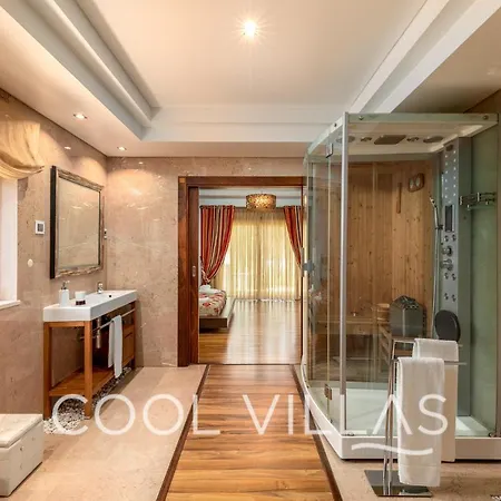 Aurora Premium Villa Walking Distance To Beach Willa