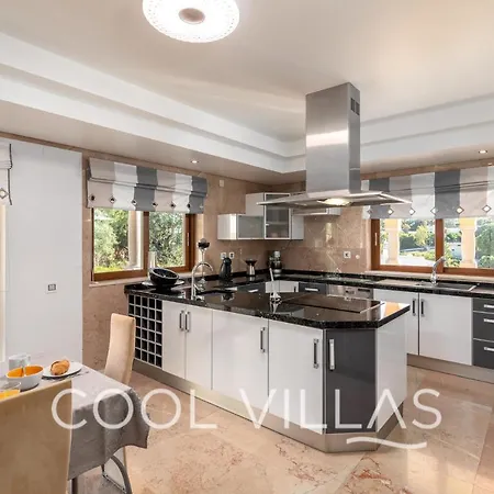 Aurora Premium Villa Walking Distance To Beach Willa