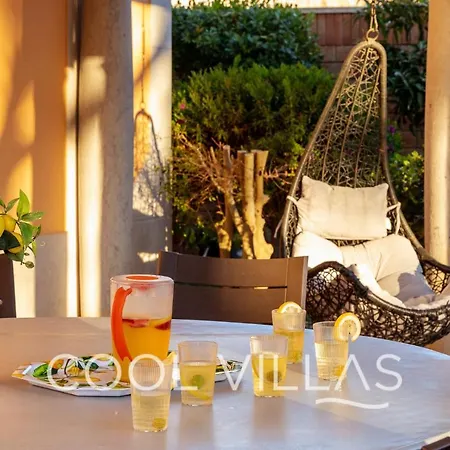 Aurora Premium Villa Walking Distance To Beach Willa