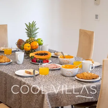 Aurora Premium Villa Walking Distance To Beach Willa